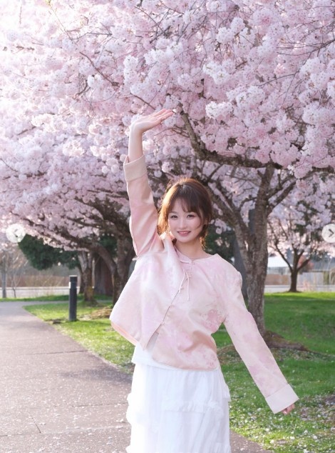 杨瀚森21岁生日：开拓者官方发文 女友INS转发