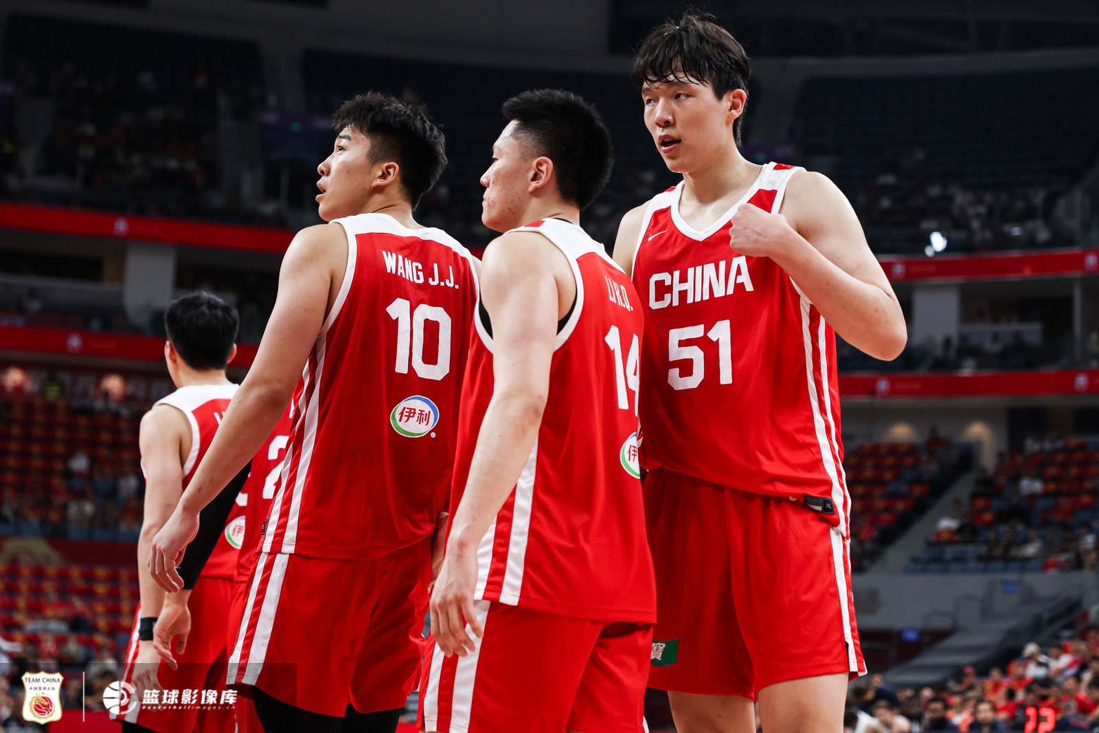 中国男篮主场19分惨败日本 王俊杰杨瀚森回归难阻溃败 中国男篮主场19分惨败日本 王俊杰杨瀚森回归难阻溃败