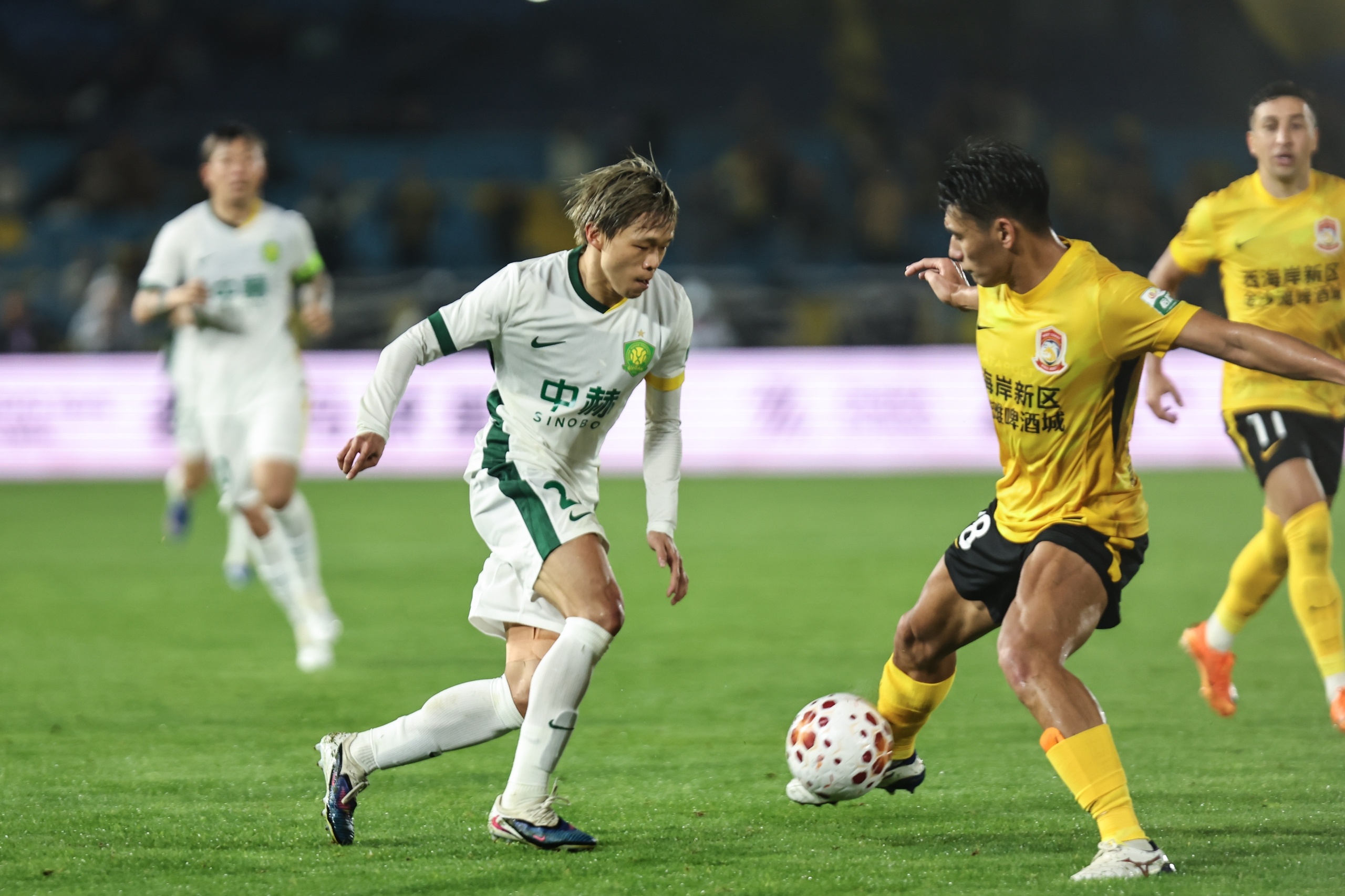 13轮不败 青岛西海岸主场2-1力克海港升至第五