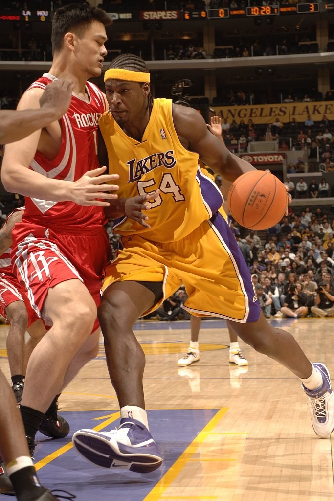 湖人4年5200万签下马穆凯拉什维利 将穿54号球衣 湖人4年5200万签下马穆凯拉什维利 将穿54号球衣