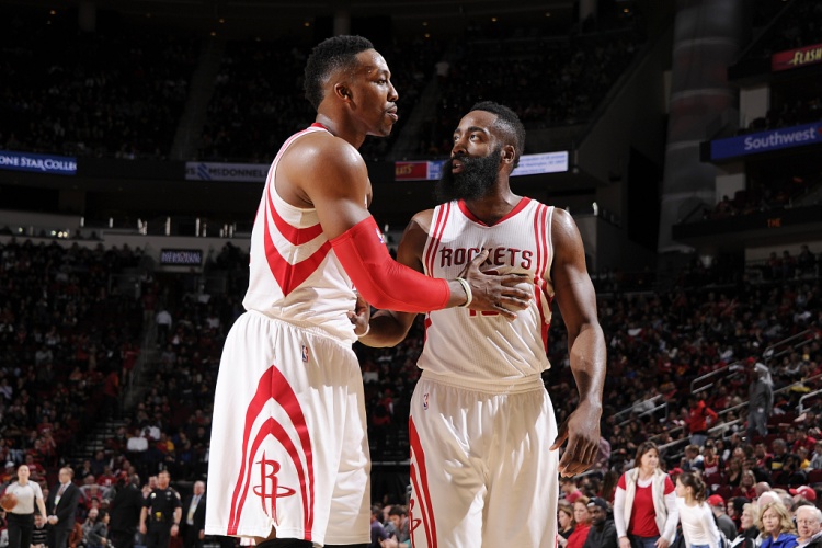 训练场互殴成新章:阿德巴约拳击希罗面部,NBA队友反目史再添一页 训练场互殴成新章:阿德巴约拳击希罗面部,NBA队友反目史再添一页
