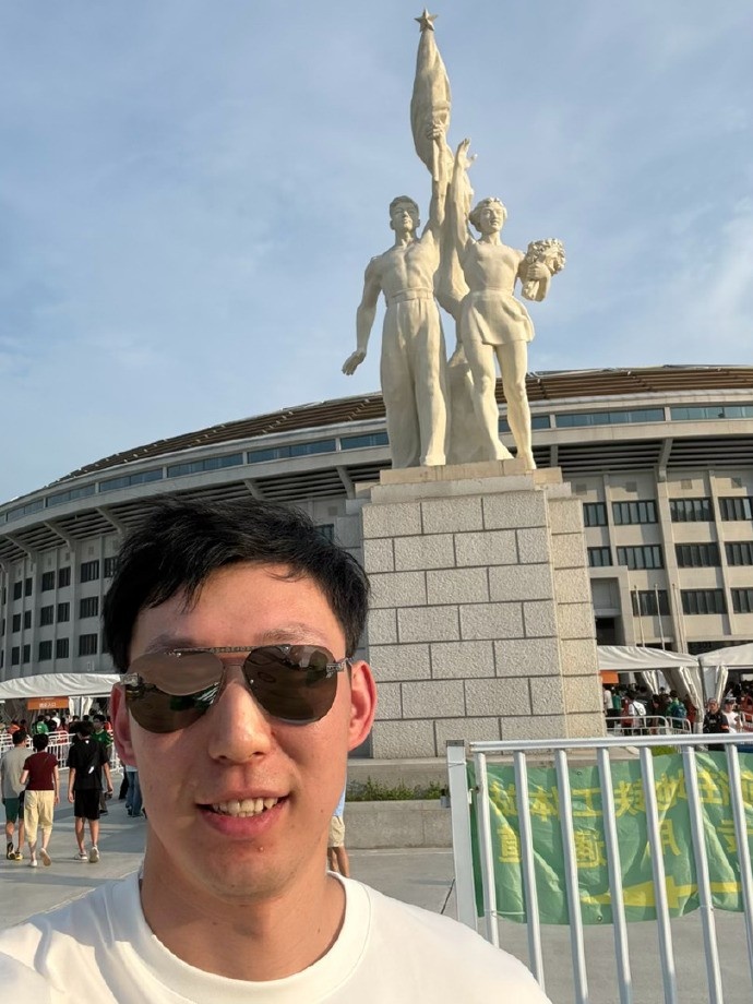 周琦工体观战国安:三里屯打卡