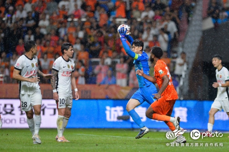 两球领先遭扳平 海港客场2-2玉昆