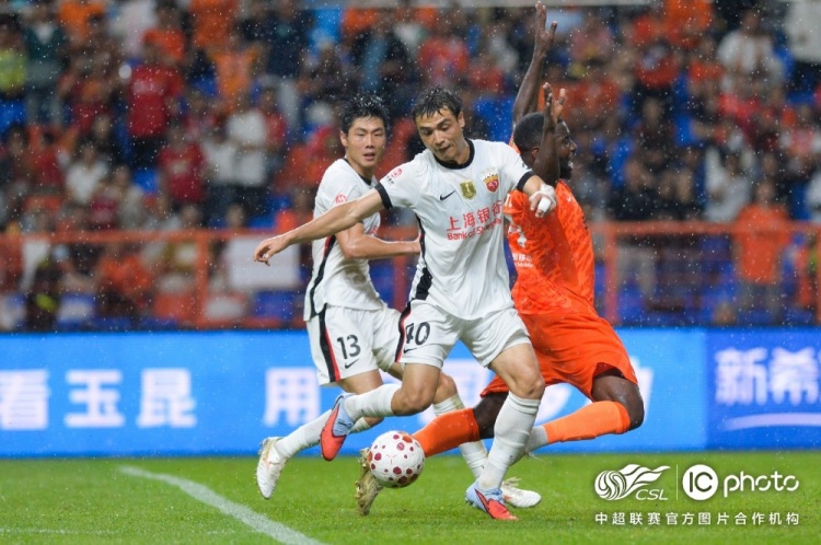 两球领先遭扳平 海港客场2-2玉昆