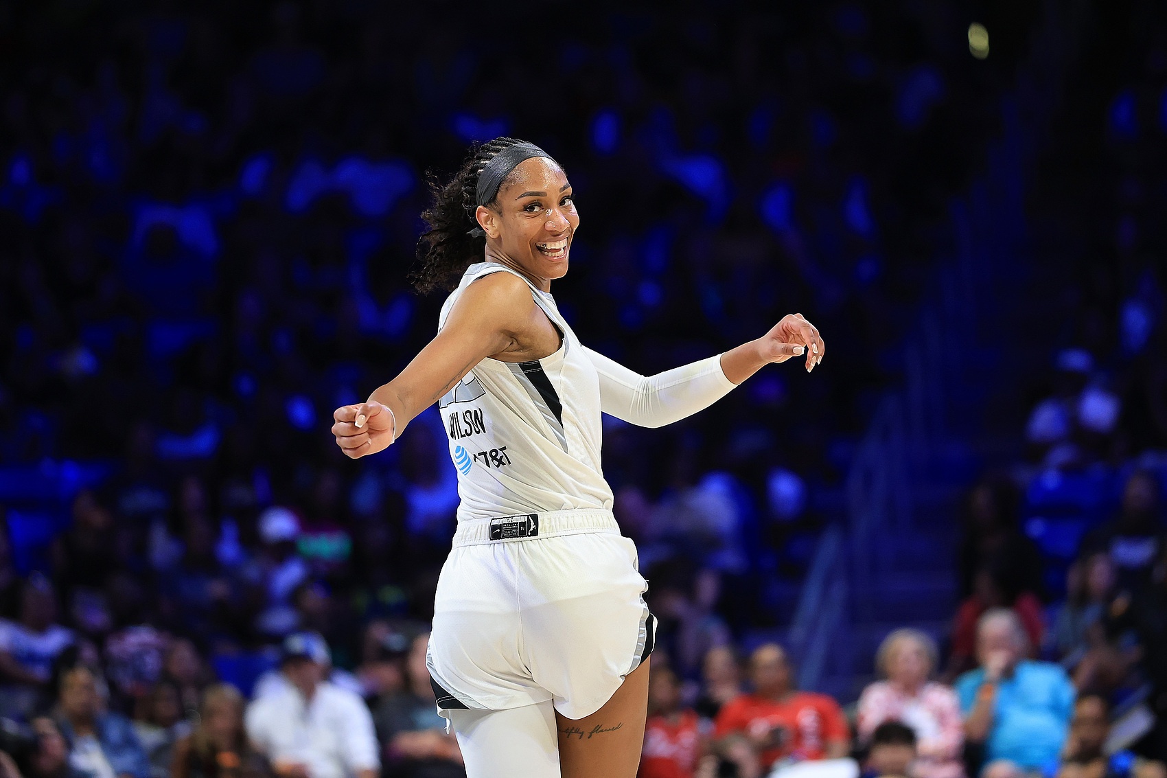 阿贾·威尔逊荣膺ESPY最佳WNBA球员:上赛季包揽DPOY/MVP/FMVP/得分王 阿贾·威尔逊荣膺ESPY最佳WNBA球员:上赛季包揽DPOY/MVP/FMVP/得分王
