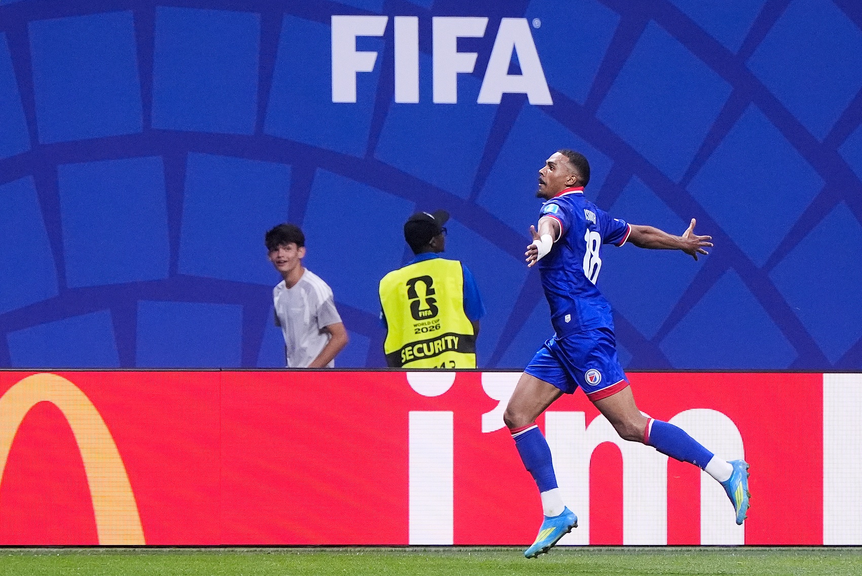 FIFA官方公布世界杯最佳进球12候选：费兰决赛绝杀领衔，梅西姆巴佩在列