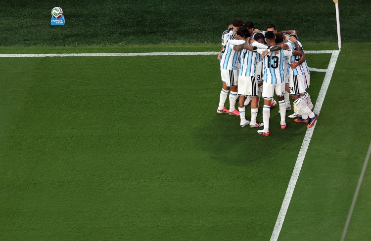 英阿半决赛:梅西vs凯恩,沉默领袖的决战 英阿半决赛:梅西vs凯恩,沉默领袖的决战