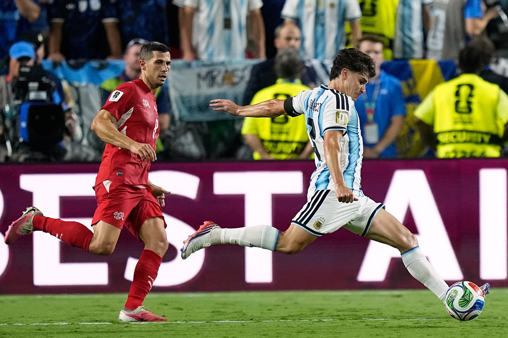 FIFA官方公布世界杯最佳进球12候选：费兰决赛绝杀领衔，梅西姆巴佩在列