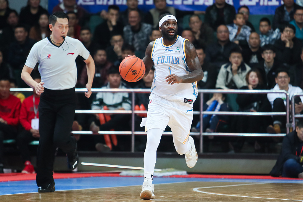 前NBA球员泰·劳森偷窃34美元伏特加被捕 辱骂警员“碧池” 前NBA球员泰·劳森偷窃34美元伏特加被捕 辱骂警员“碧池”