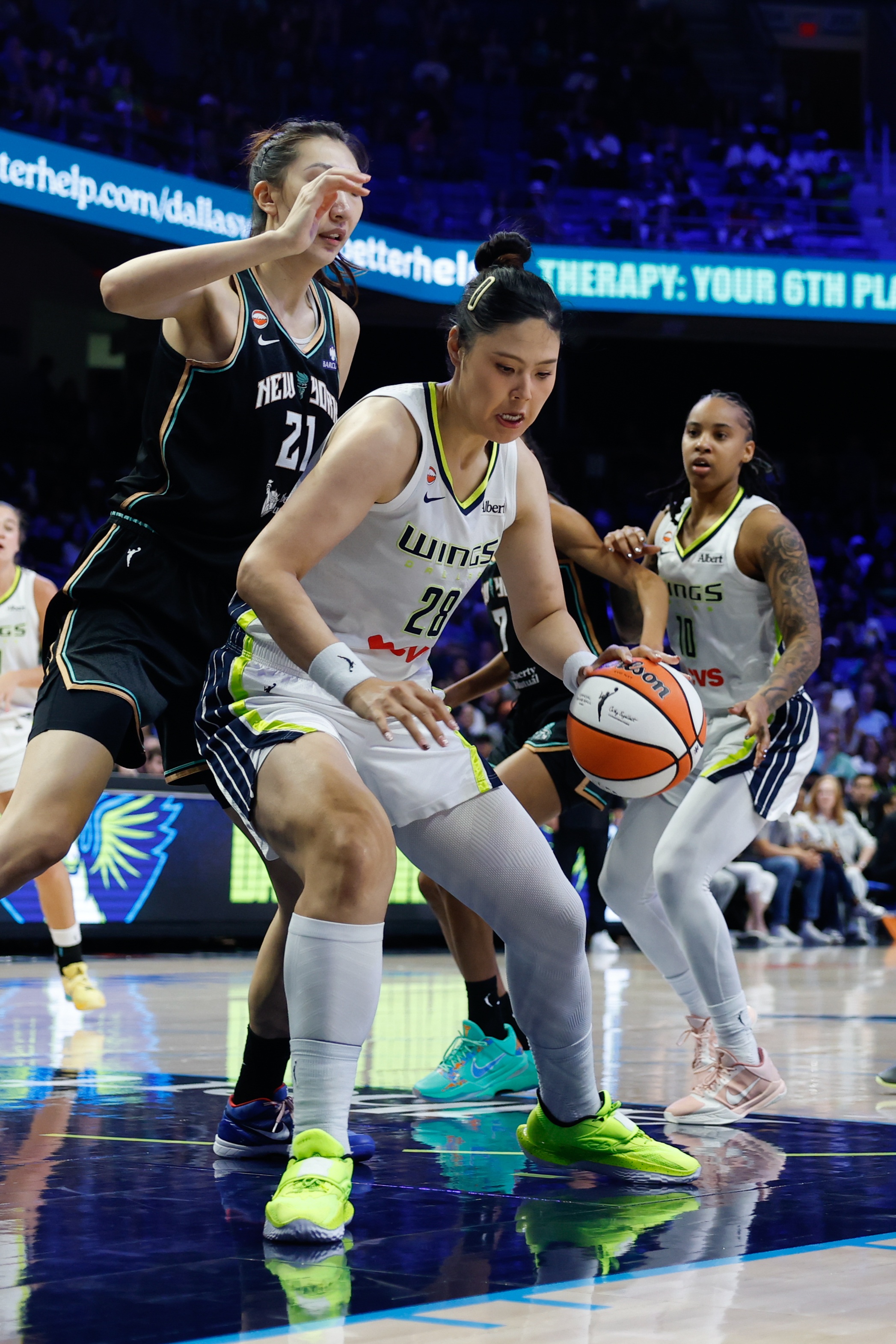 WNBA中国德比飞翼加时1分惜败自由人 李月汝7分高效却5犯韩旭2分 WNBA中国德比飞翼加时1分惜败自由人 李月汝7分高效却5犯韩旭2分