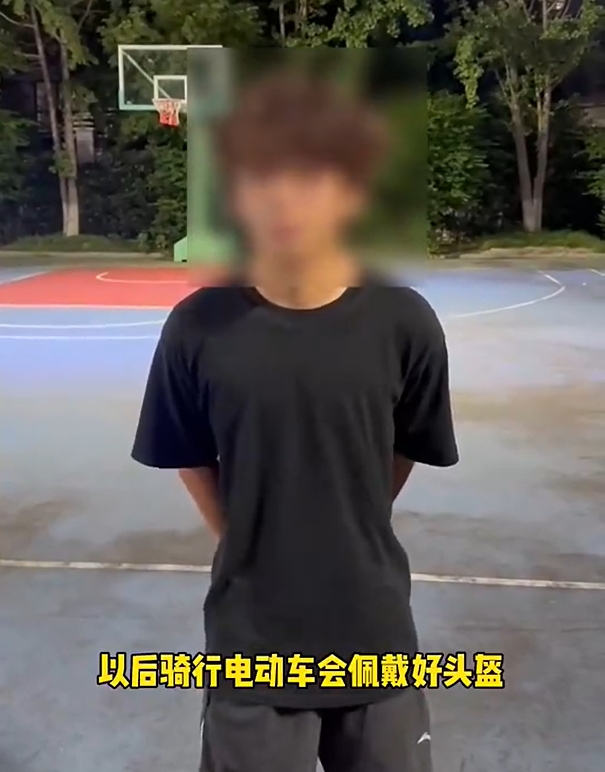追车少年登报道歉：以后一定戴头盔安全驾驶 乔治寻找球迷签名