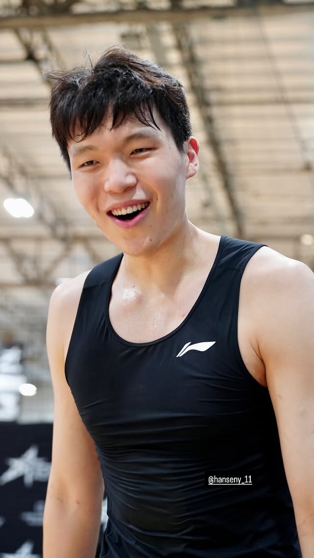 杨瀚森训练升级 对位鹈鹕中锋科洛克