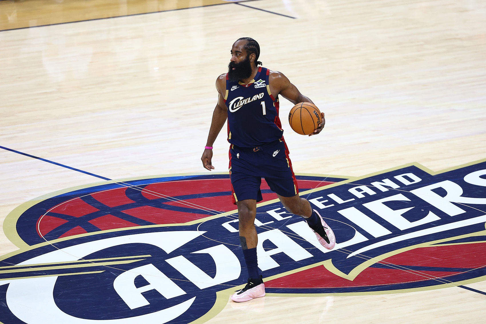 骑士拒绝用哈登换欧文 勒布朗回归只剩妥协 骑士拒绝用哈登换欧文 勒布朗回归只剩妥协