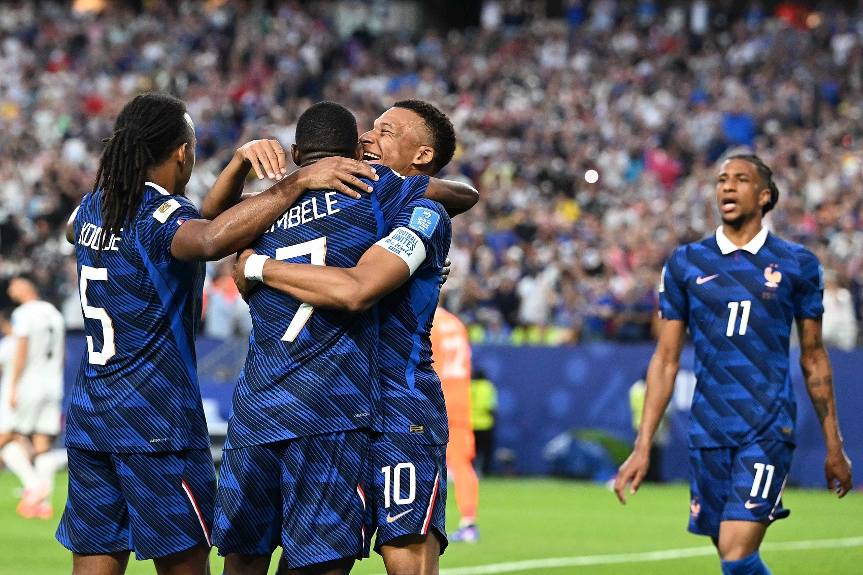 法国5亿锋线换3.1亿替补,3-0伊拉克提前出线 法国5亿锋线换3.1亿替补,3-0伊拉克提前出线